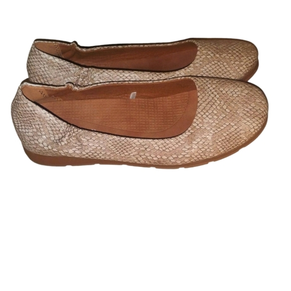 Baretraps Women Beige Prim Leather Flats Posture+ Technology Cushioned SZ 8 - Picture 1 of 6